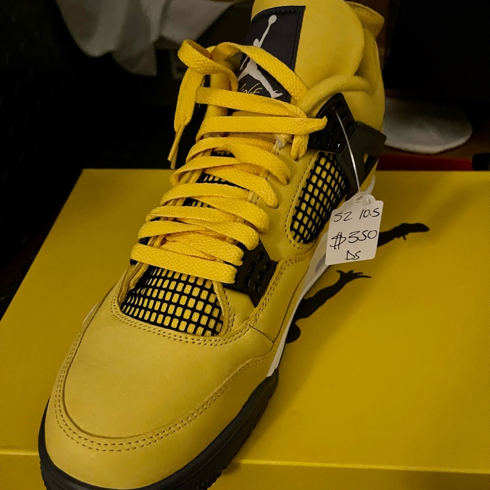 Jordan Retro 4-Lightning